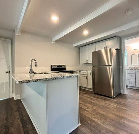 5th image of 33 Chalet Dr