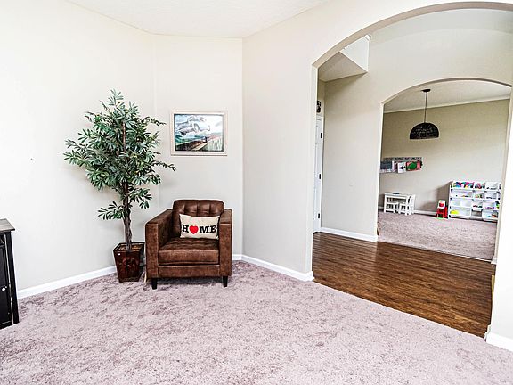 5th image of 586 Independence Dr