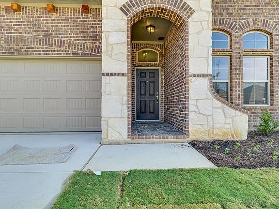 4th image of 124 Constitution Dr