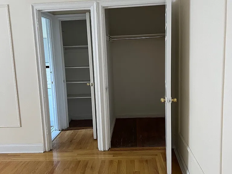 2133 Wallace Ave #112 — Photo 8
