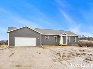 8589 S Derby Rd, Sheridan, MI 48884