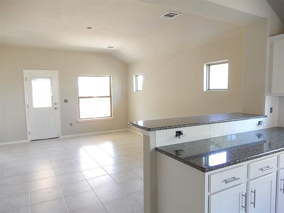 4th image of 112 E Wildflower Blvd
