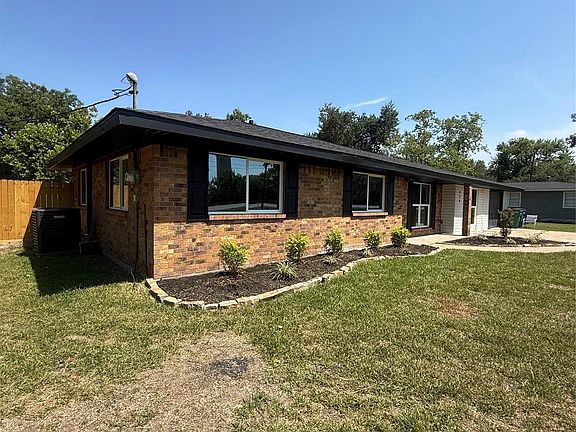 4th image of 909 S Downing Rd