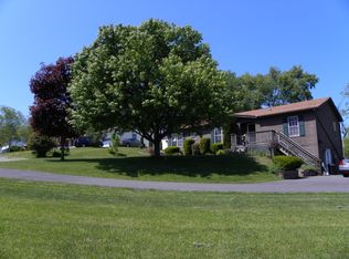 8 Green Meadow Ln, Binghamton, NY 13901