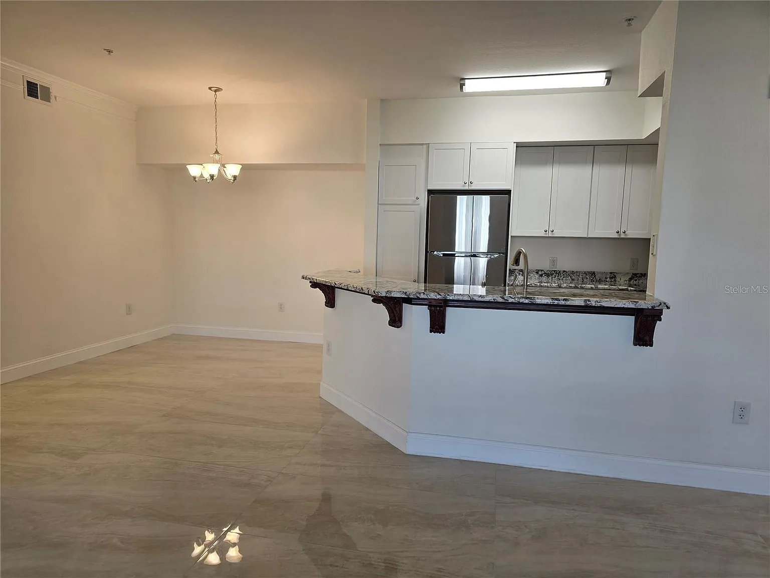 3 bed, 2.0 bath, 1280 sqft, $2,400 — Photo 3