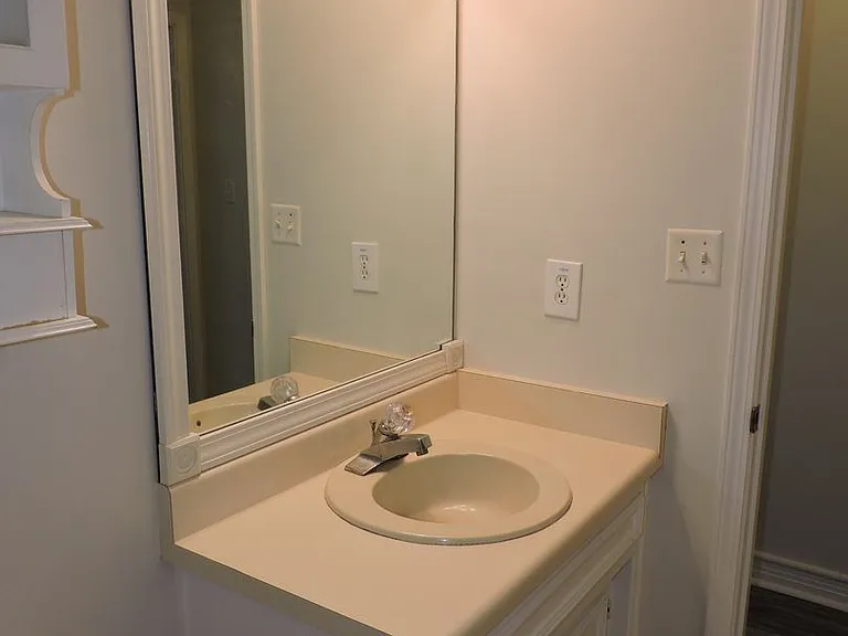 2780 Honeywood Dr — Photo 23