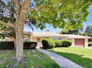 3360 W Arthur Ave, Lincolnwood, IL 60712
