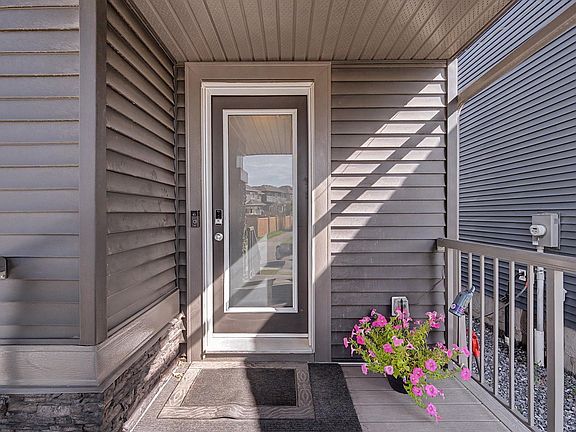 5th image of 2314 Wonnacott Cres SW