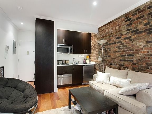 3rd image of 120 E 4th St APT 3F