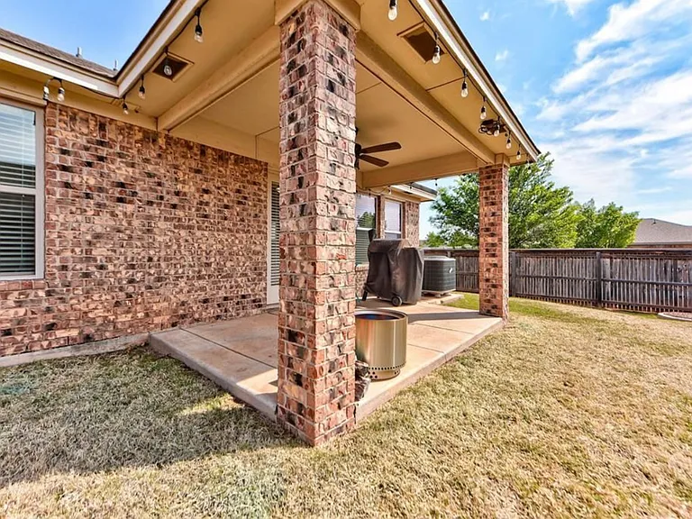 19112 Hecho Dr — Photo 10