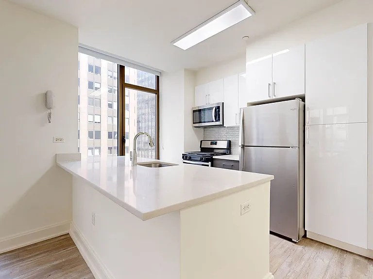 10 Hanover Square — Photo 171