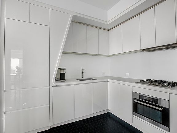 4th image of 123 Washington St APT 50G