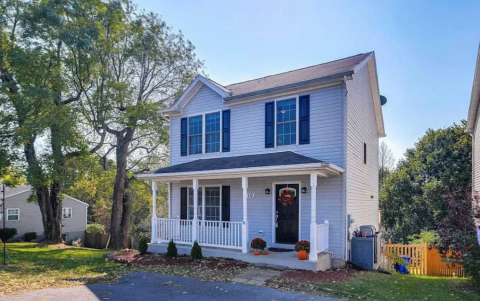 4 bed, 3.5 bath, 1844 sqft, $2,900 — Photo 1