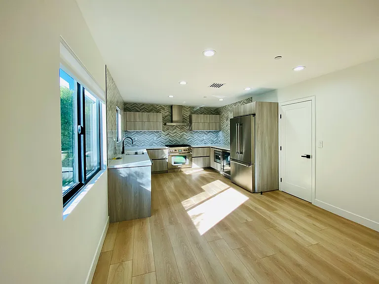 539 Avon Ave — Photo 7