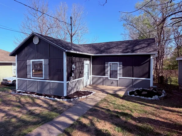 221 W North St, Warrensburg, MO 64093