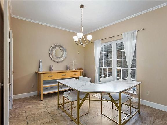 3rd image of 600 Wilcrest Dr APT 20
