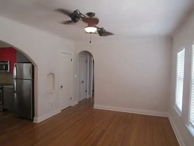 403 W Elsmere Pl #4 — Photo 2