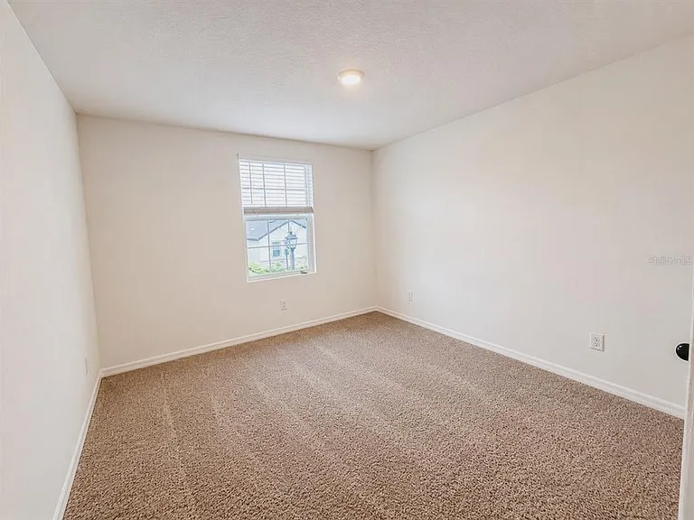 2074 Derwent Dr — Photo 9