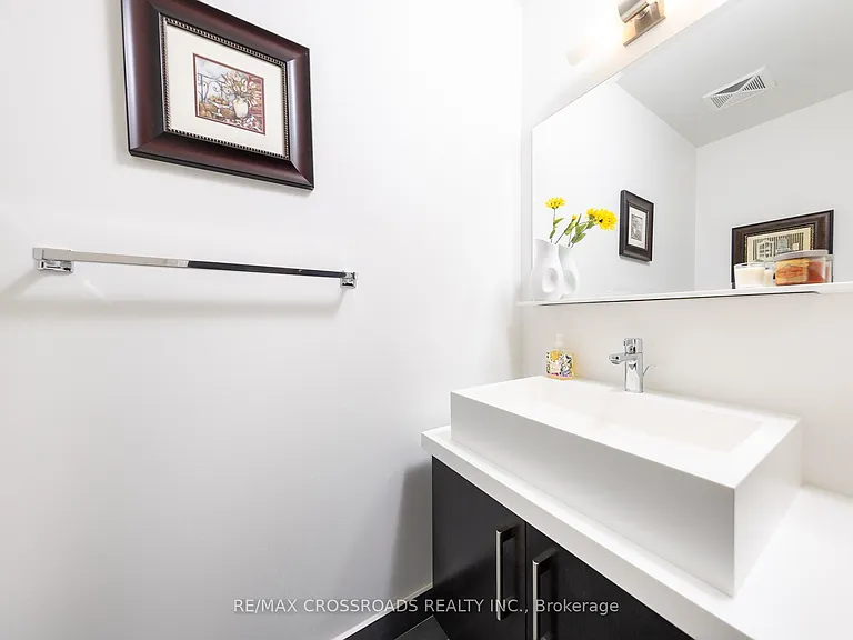 1080 Bay St #4509 — Photo 23