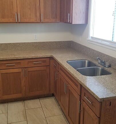 4th image of 1414 W 25th St