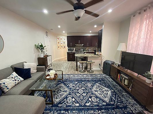 1st image of 600 E 2nd St #1F