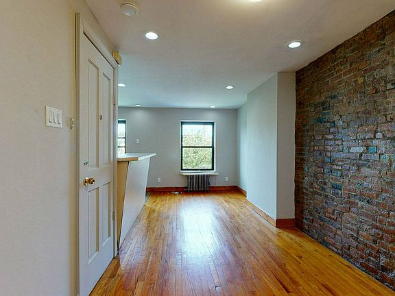 3rd image of 315 Sackett St Floor 3
