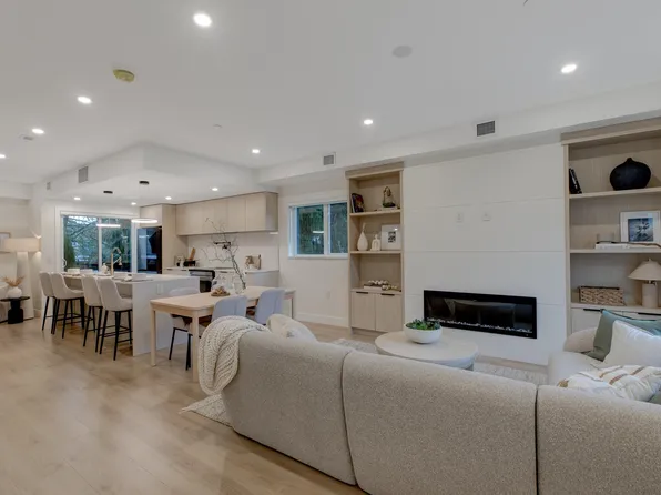 339 Keary St #2, New Westminster, BC V3L 3L2