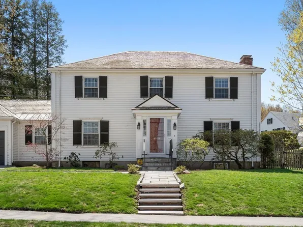 144 Reservoir Rd, Brookline, MA 02467