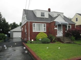 233 5th St, Saddle Brook, NJ 07663