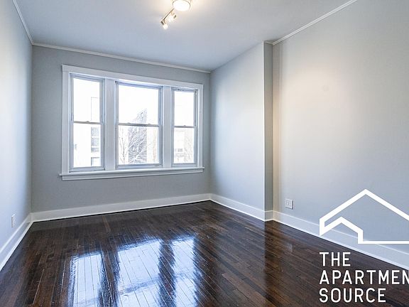 5th image of 3649 W Montrose Ave #1E
