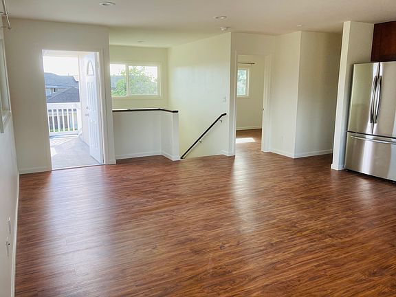 3rd image of 1434 Meyers St