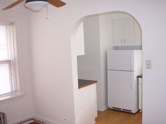 2nd image of 6341 N Greenview Ave #2F