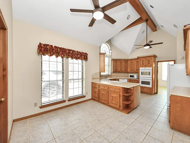 10503 Great Plains Ln — Photo 12