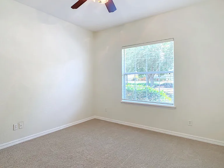 10809 Masters Dr — Photo 35