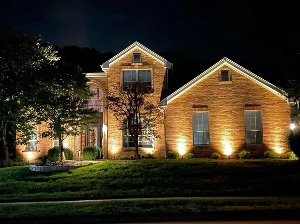 832 Kiefer Trails Dr, Ballwin, MO 63021