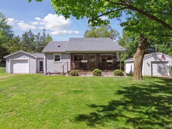 716 Allen St, Caro, MI 48723