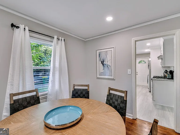 1131 Stoneybrook Rd — Photo 5