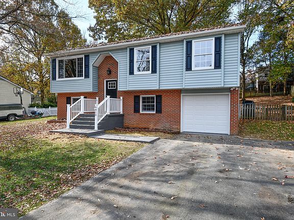 5th image of 6810 Estate Ln