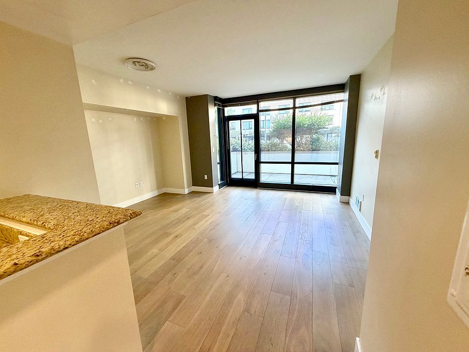 1st image of 260 King St Unit 467