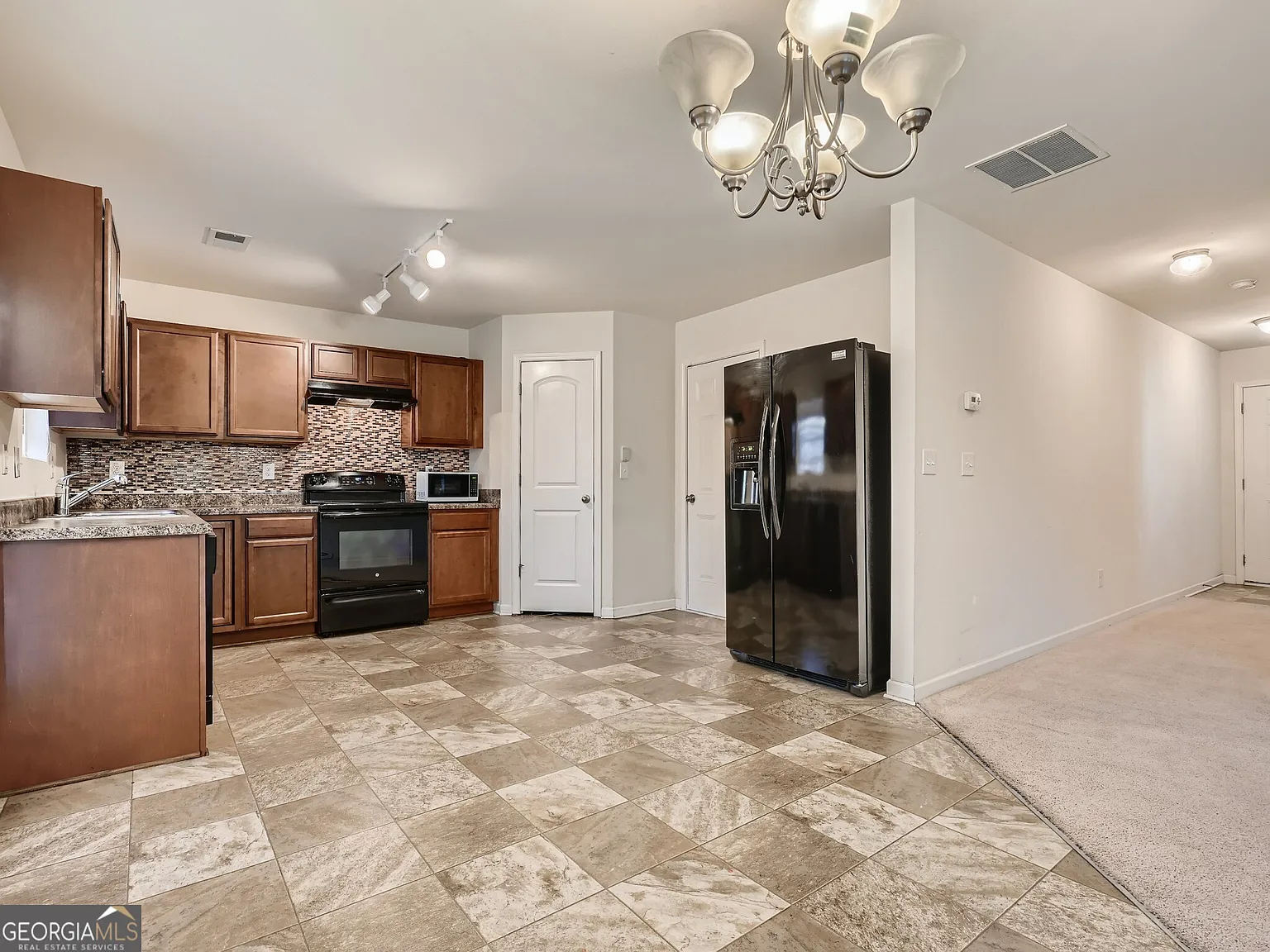 3 bed, 2.5 bath, 2007 sqft, $2,150 — Photo 2