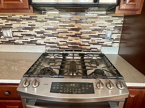 5th image of 10218 Rockaway Beach Blvd Floor 2