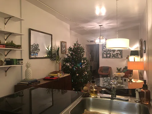 Rented by R New York | media 17