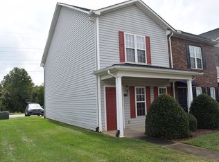 1605 Oak Leaf Dr NW, Hickory, NC 28601