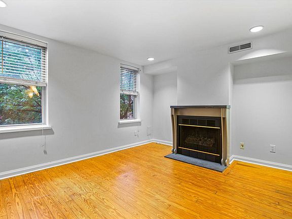 2nd image of 2029 Bainbridge St Floor 2