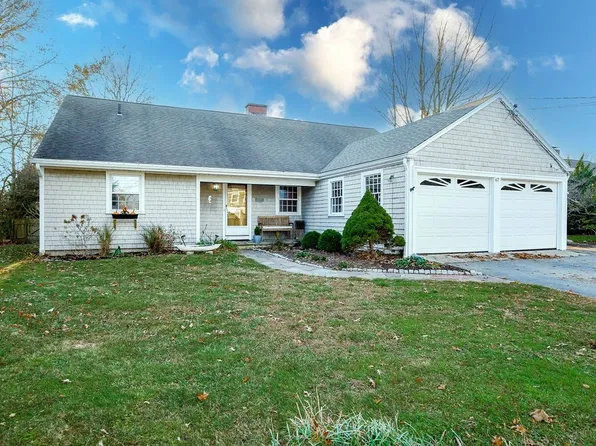 67 North St, Mattapoisett, MA 02739