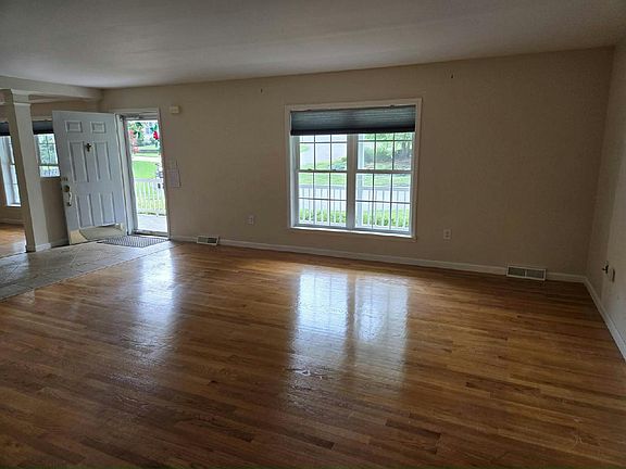 4th image of 1407-205 Middle Rd