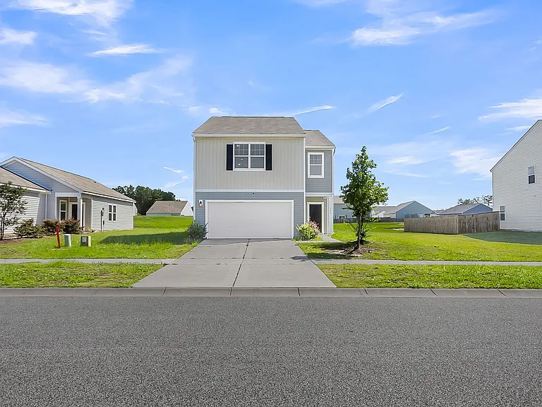 424 Pender Woods Dr — Photo 2