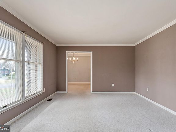 3rd image of 405 Fern Ct