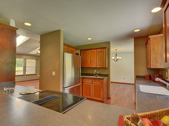 4th image of 2716 Umatilla Dr