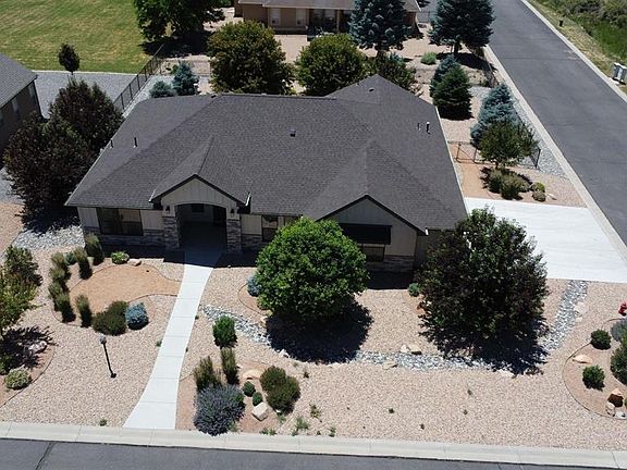 3rd image of 875 SE Pinyon Street